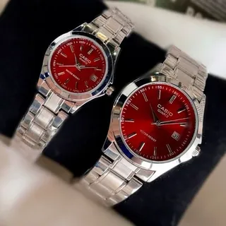 ساعت ست و تکی زنانه و مردانه عقربه ای کاسیو CASIO صفحه گردقرمز بند استیل نقره ایی - تک کد 9507