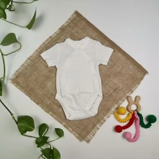بادی نوزادی آستین کوتاه برند twins چپ و راستی سفید رنگ – 0-3 ماه