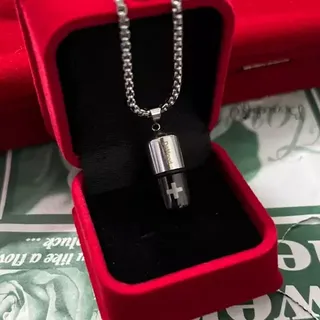 گردنبند کپسول نقره ای مشکی