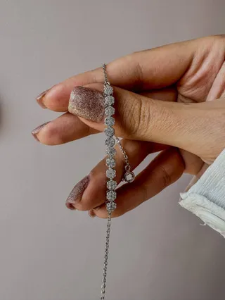 ۰۴۱۴. دستبند نقره مدل گل نگین